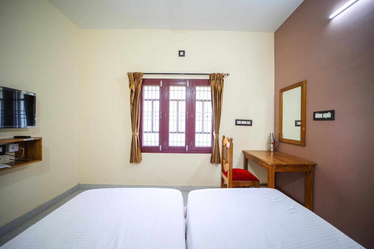 The Pothigai Palace Otel Kuttālam Dış mekan fotoğraf