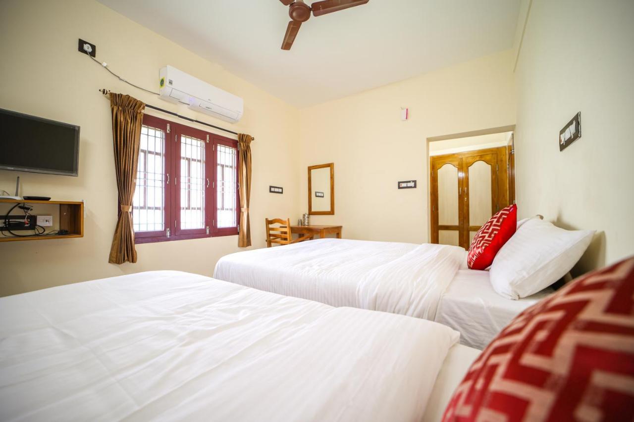 The Pothigai Palace Otel Kuttālam Dış mekan fotoğraf